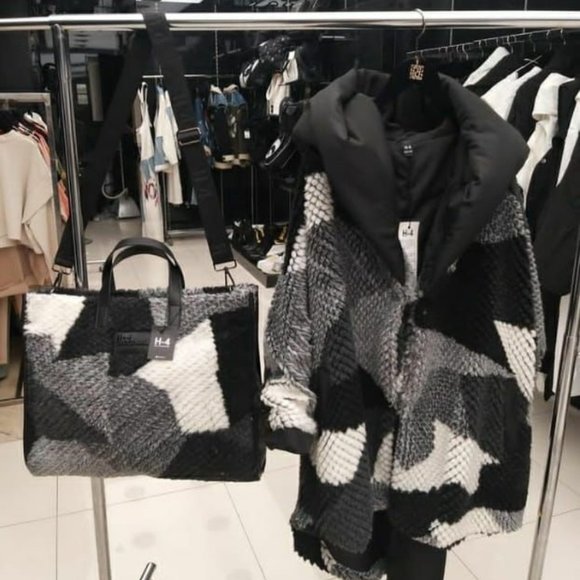 H4  ,OWERSIZED FUNKY JACKET BRAND NEW with  bag . Bestseller! - Picture 1 of 9